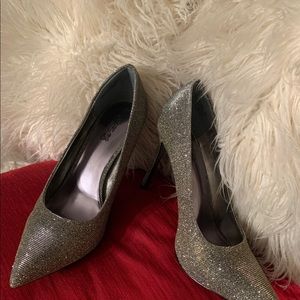 Carlos Santana silver glittering pumps size 10